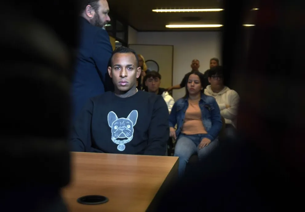 La expareja de Villa dijo que en 2020 el futbolista le pegó en la frente y patadas en el estómago