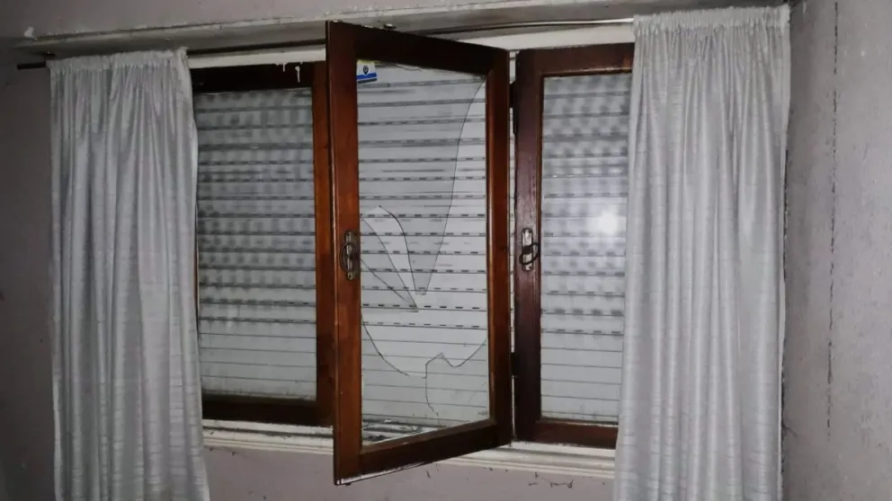 Una pareja trepó por un balcón y usurpó la habitación de un hotel