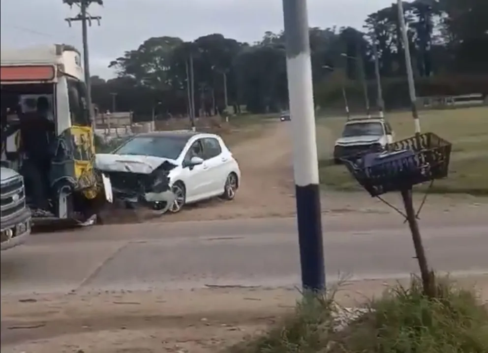 Video: Así fue el choque del micro de los hinchas de Aldosivi