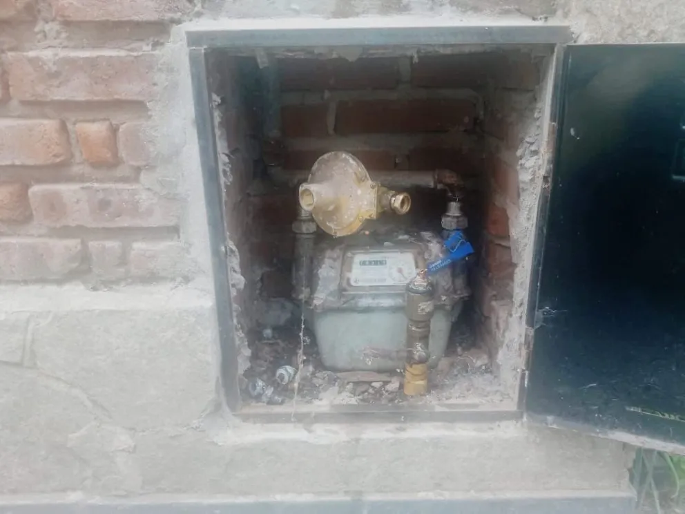 Robó caños de gas y los vecinos lo detuvieron