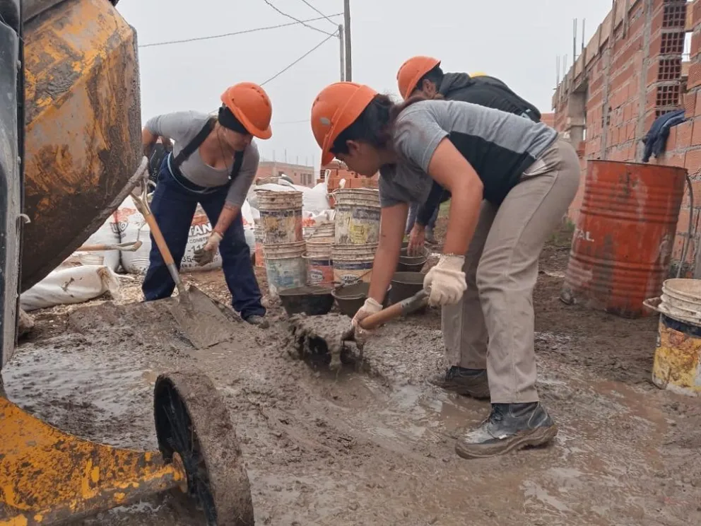 Mujeres y disidencias con mayor presencia en la industria de la construcción