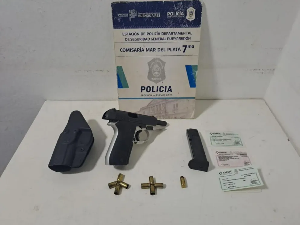 Manejaba el auto borracho, apuntó con un arma a vecinos, efectuó detonaciones y se fugó