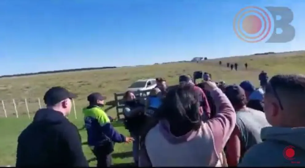 Video: así fue la agresión entre vecinos de El Marquesado y la ONG Tercer Tiempo por el ingreso de un tractor