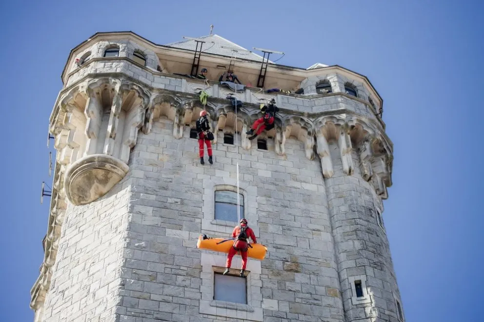 Simulacro de rescate en altura en la Torre Tanque