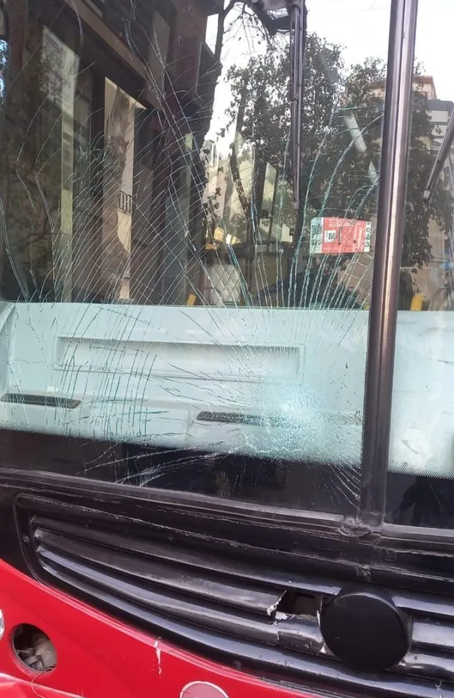 Colectivo atropelló a un peatón en la zona de la Vieja Terminal 