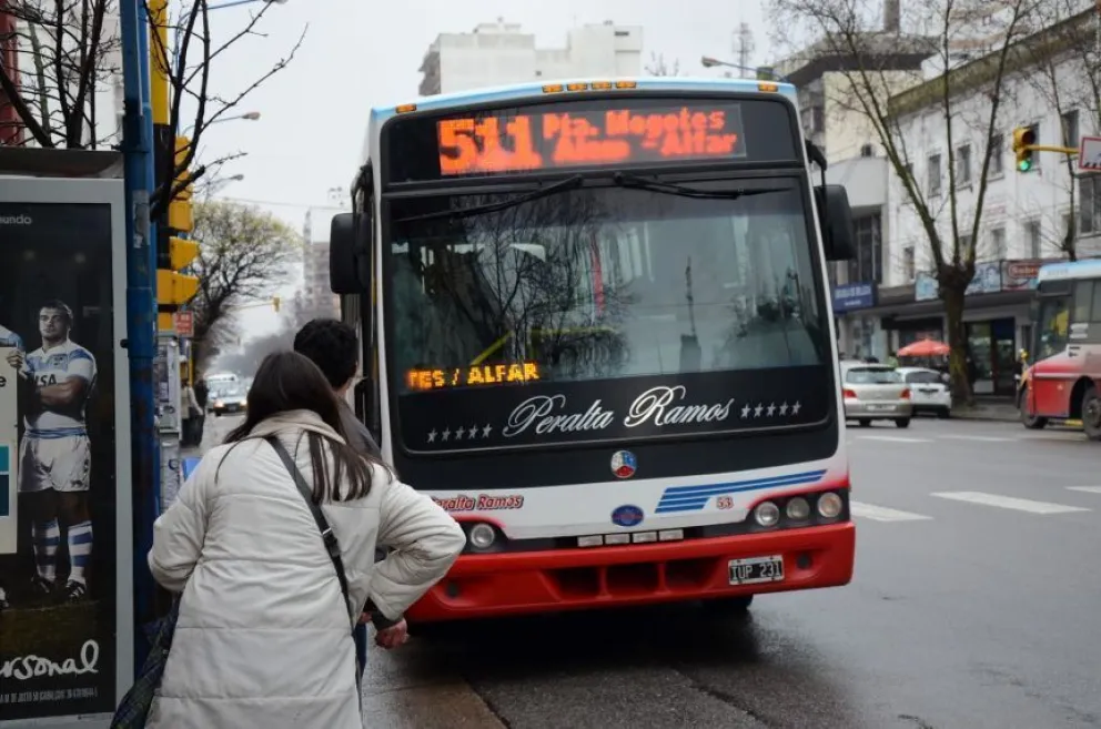 Empresas de colectivos confirman que tienen combustible para garantizar servicio hasta el miércoles