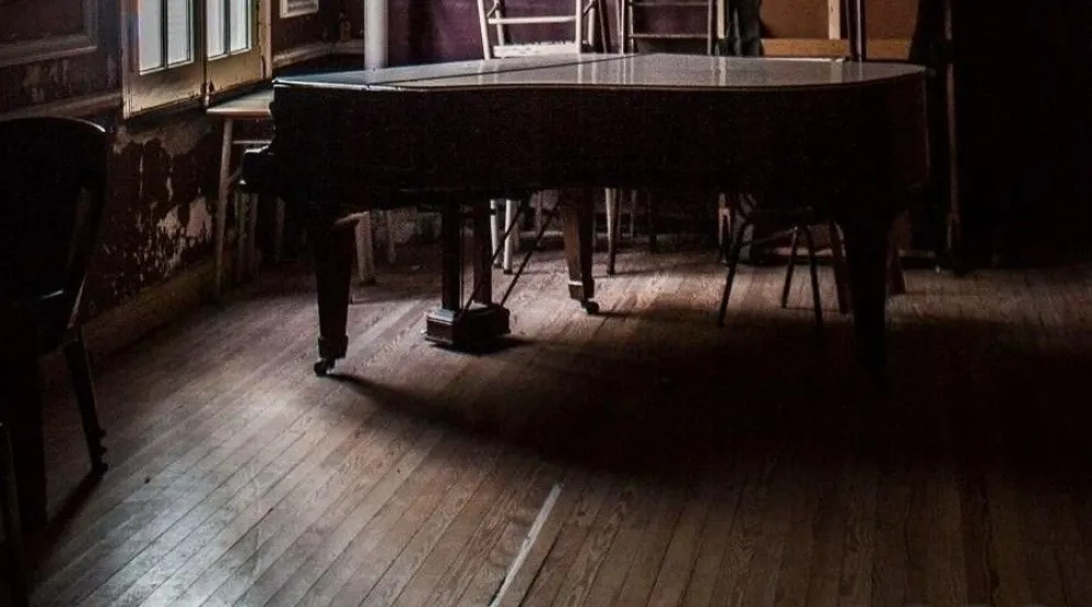 Afirman que los pisos del Polivalente están en mal estado y los alumnos se lesionan en las clases de danza