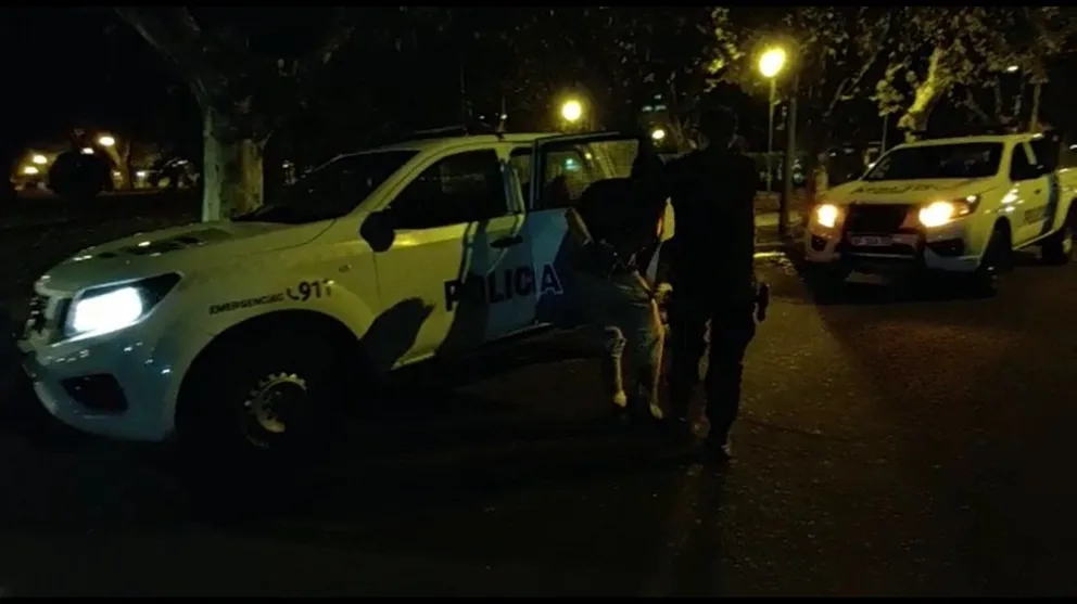 Se negaron a darle comida, rompió una puerta a patadas y terminó en Batán