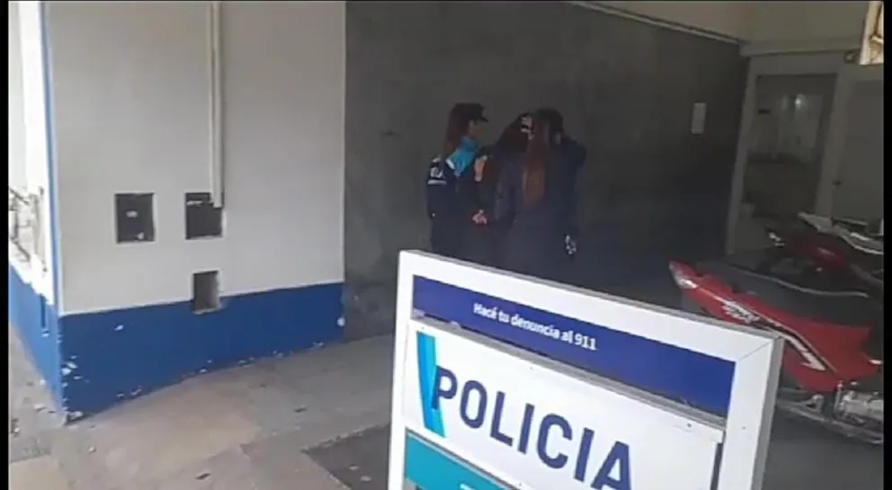 Le robaron el celular y lo vio a la venta en Marketplace: detuvieron a la vendedora