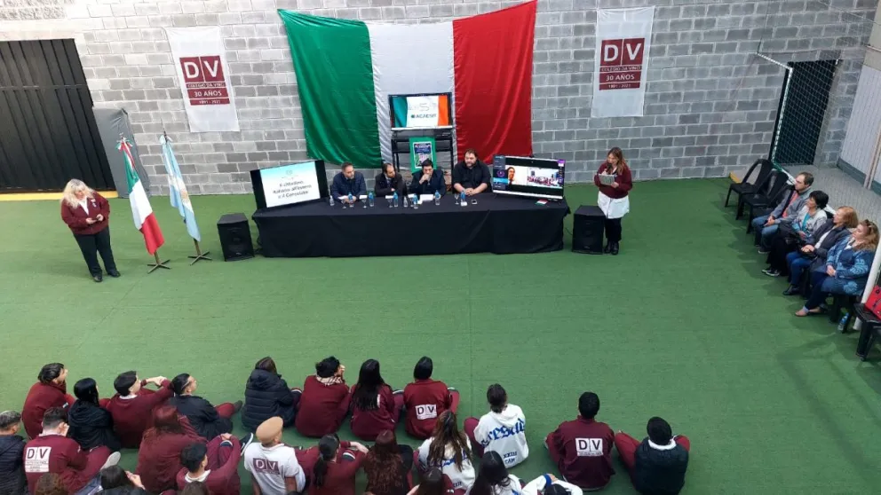 Consulado y colectividad concientizan en colegios sobre derechos y deberes de ciudadanos italianos