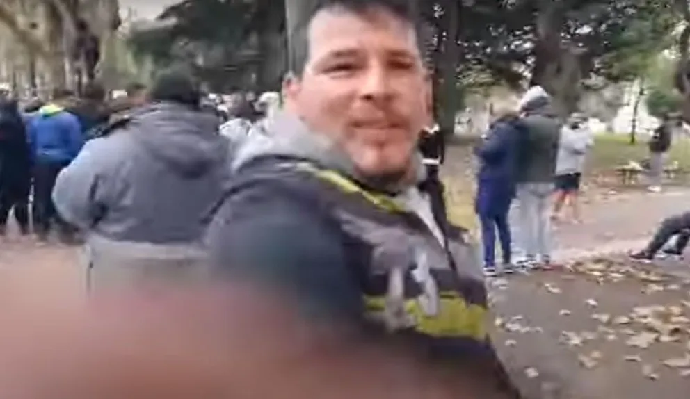 Agredieron a movilero de Radio Brisas mientras cubría una protesta frente al municipio