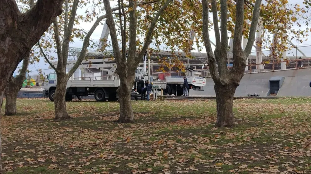 Retiraron las columnas de alumbrado que estaban en muy mal estado en la zona del Minella