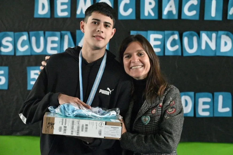 Fernanda Raverta participó de la entrega de computadoras del Programa Conectar Igualdad