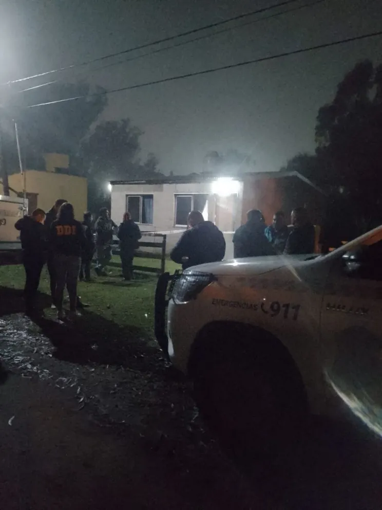 Encontraron a un policía jubilado muerto en su casa de Santa Clara: tenía heridas de arma blanca