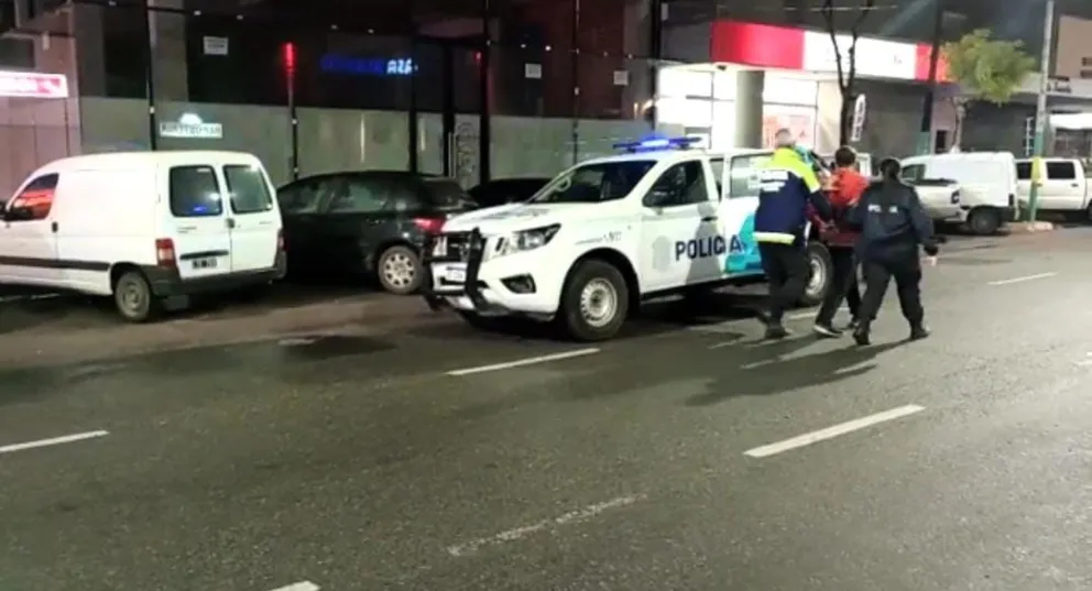 Le robaron 90 mil pesos en la calle y corrió al ladrón hasta retenerlo