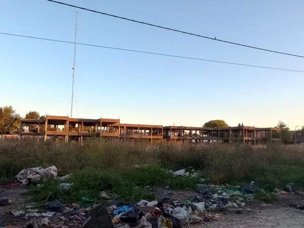 Vecinos del barrio Las Lilas reclaman seguridad por una obra sin terminar