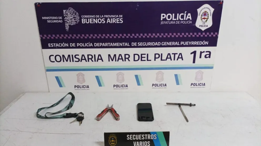 Dos menores intentaron robar una moto: uno se camufló de albañil para tratar de escaparse