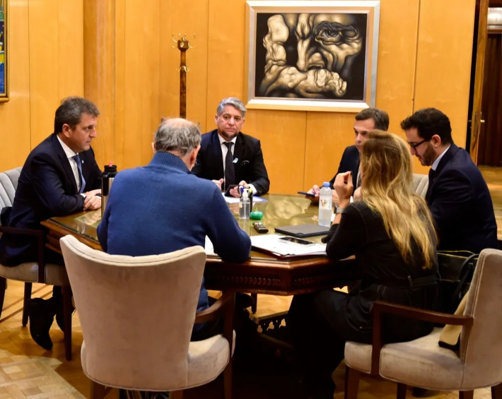 Massa se reunió con su gabinete para analizar proyectos de energía, transporte y economías regionales