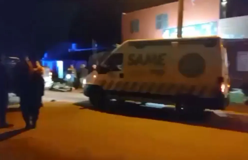 Una motociclista de 18 años quedó inconsciente tras chocar contra una Ranger