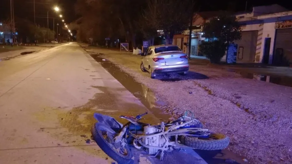 Chocaron una moto y un remis: el motociclista fue traslado al HIGA en aparente estado de ebriedad