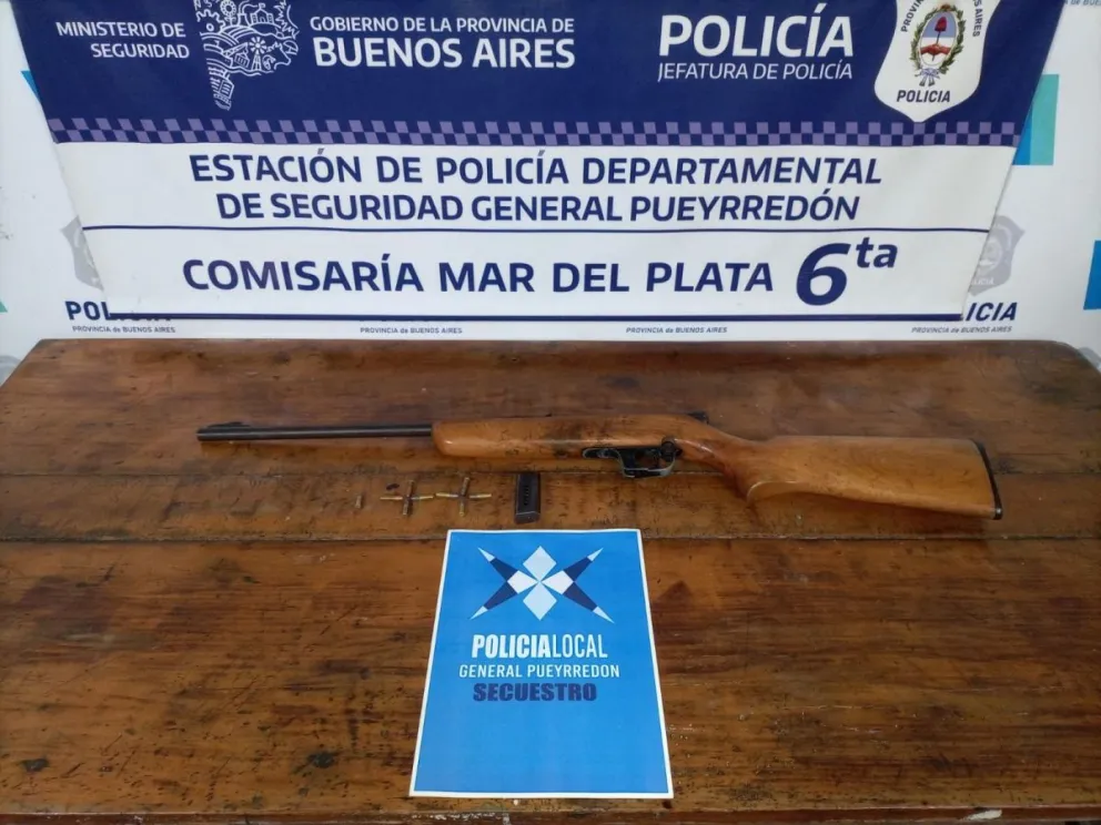 Lo detienen cuando caminaba por la calle con una carabina en la mano