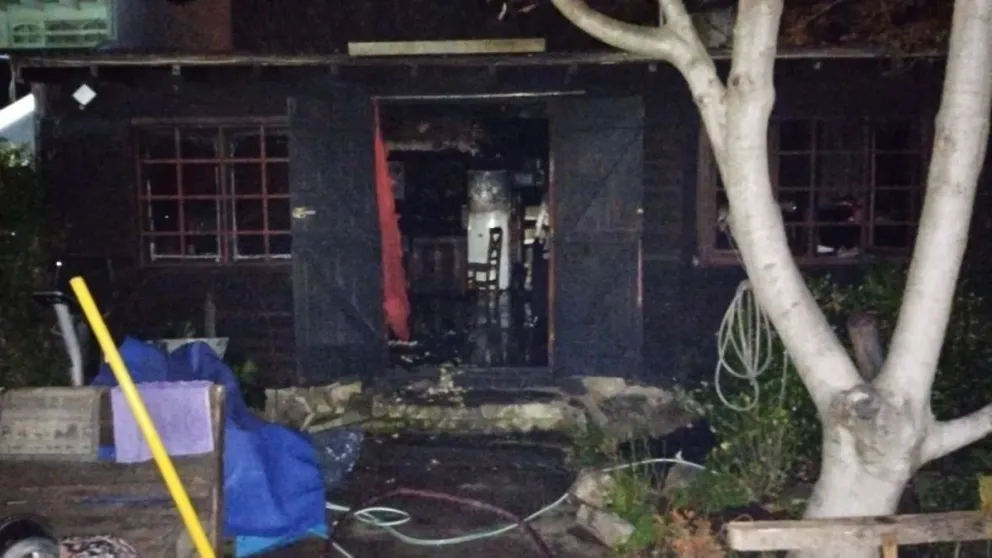 Incendio en Los Pinares: piden donaciones de materiales para poder reconstruir la casa