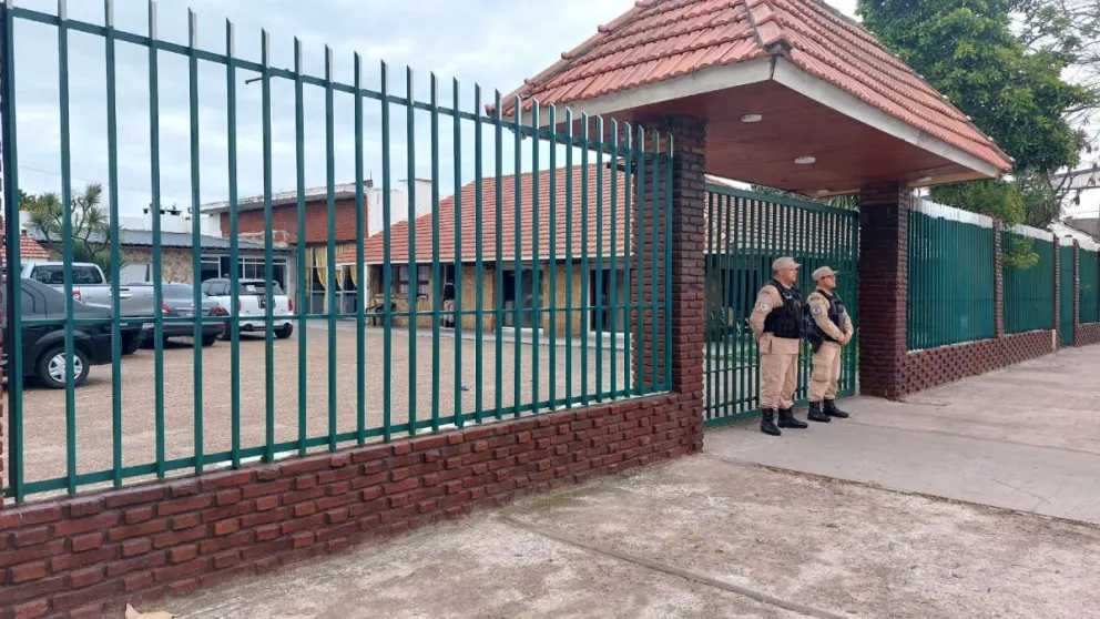 Mega operativo de Prefectura Naval Argentina en viviendas de comunidad zíngara de Avenida Jara