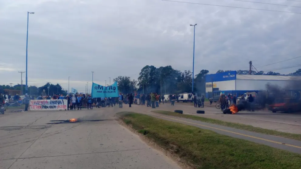 Corte total en la Ruta 88: manifestantes reclamaron acceso a la vivienda