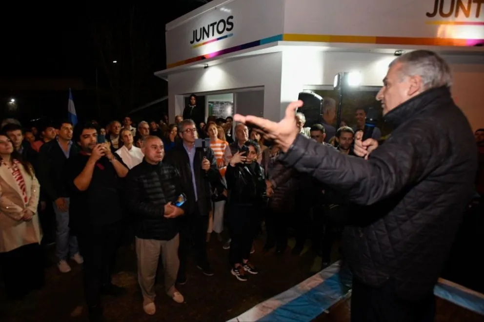 En un acto Morales recibió el apoyo de dirigentes de los distritos bonaerenses 