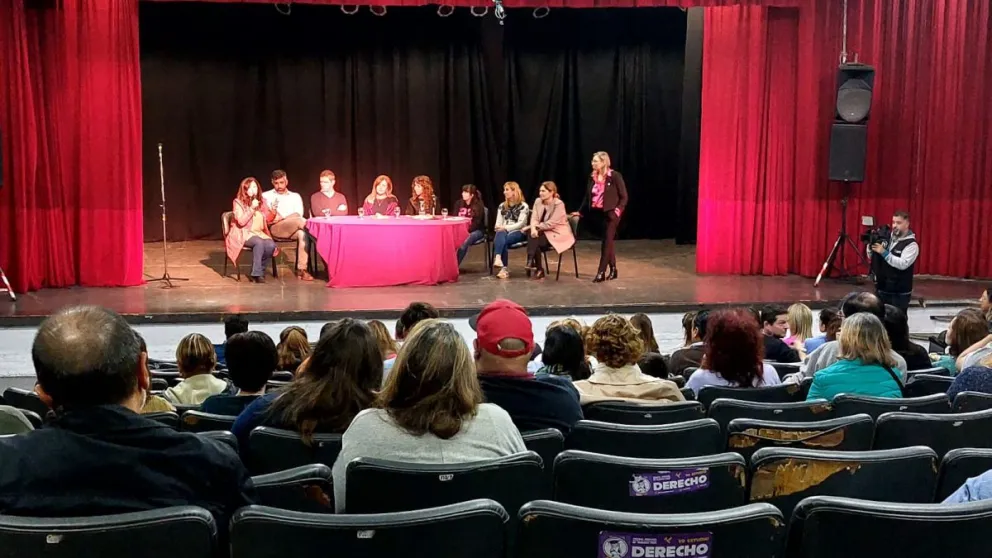 Brindaron en Mar del Plata una concurrida charla sobre adopción