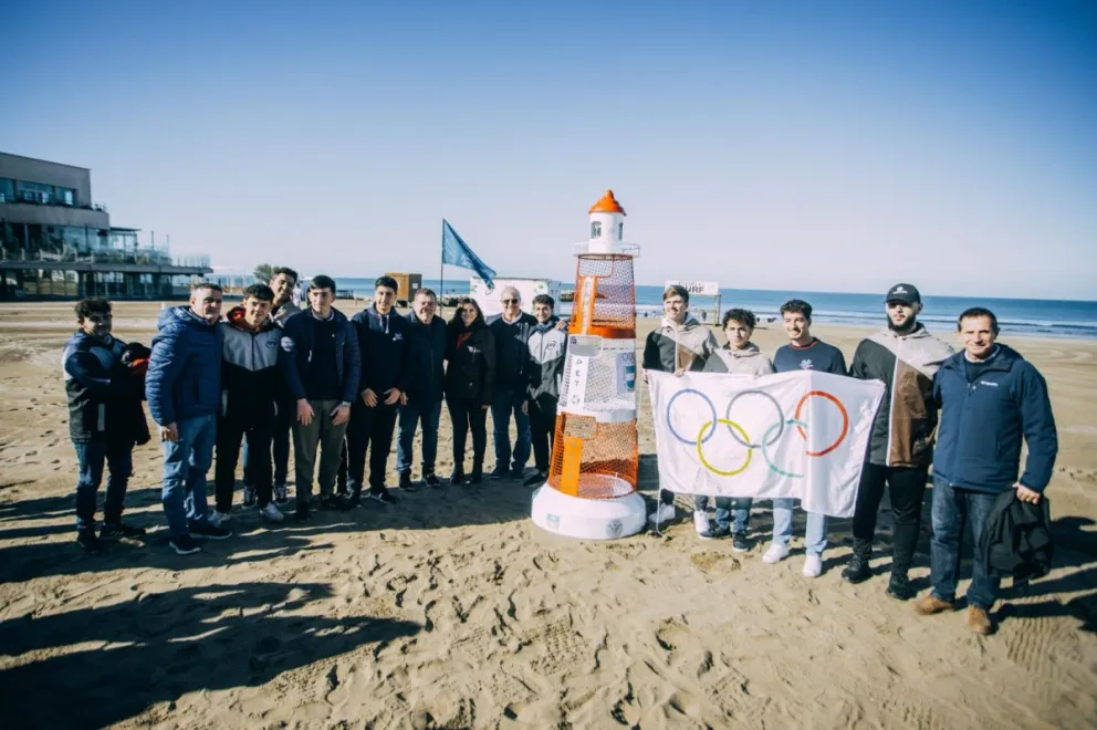 Presentaron un Recipiente Faro para residuos, hecho por alumnos marplatenses