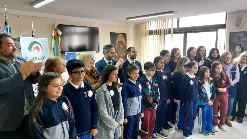 Se realizó la entrega de premios del concurso de poesía italiana