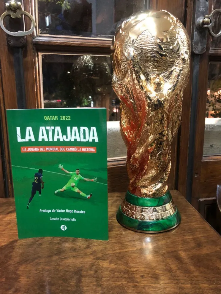 Realizan la presentación del libro "La Atajada" con el papá de Dibu Martínez