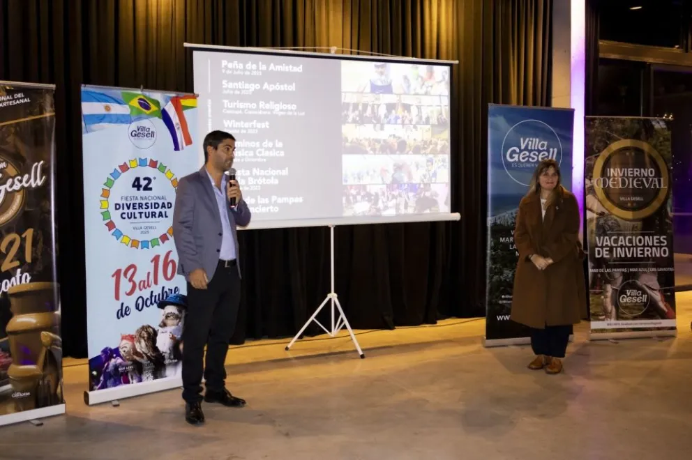 Villa Gesell presentó su calendario de invierno en el Torreón del Monje
