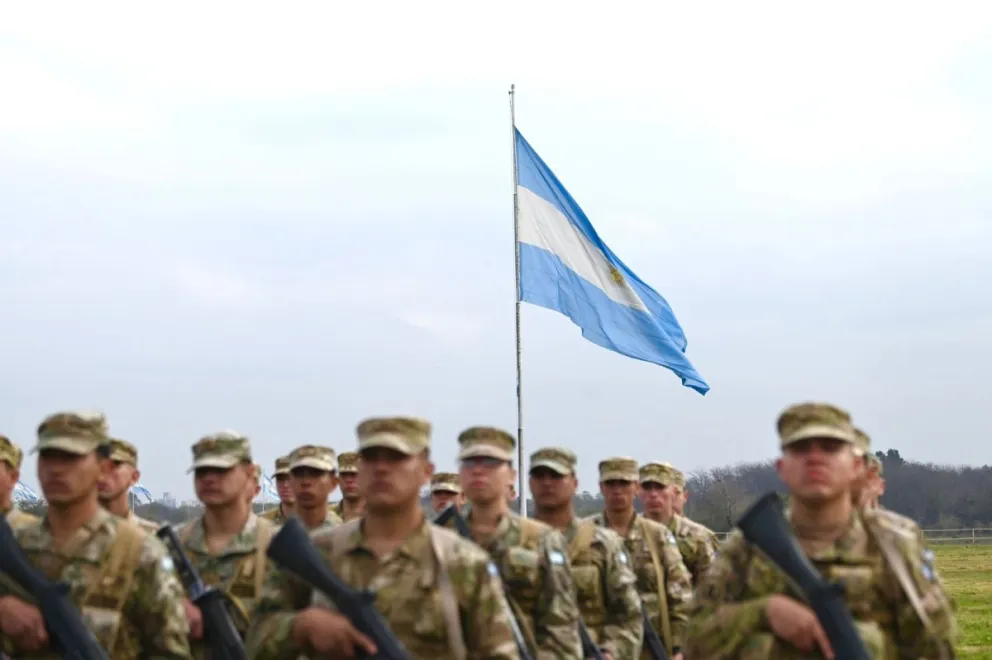 1.500 efectivos de las FFAA realizaron su juramento de fidelidad a la bandera nacional