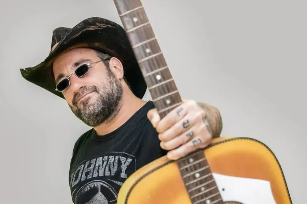 Piti Fernández llega a Mar del Plata para presentar su tercer disco solista 